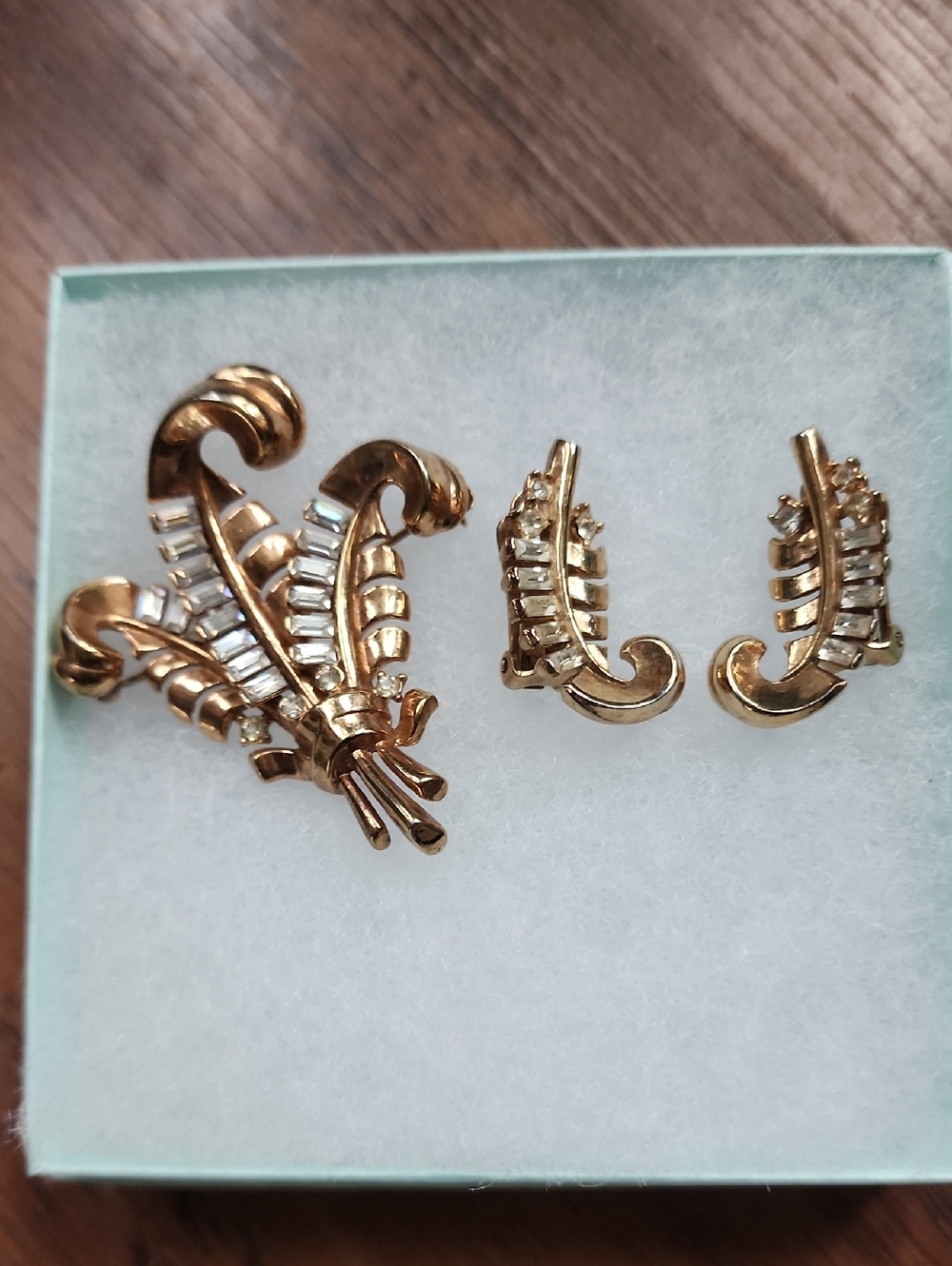 Trifari Gold-Tone Leaf Brooch and Earring Set - Absolutle stunner!